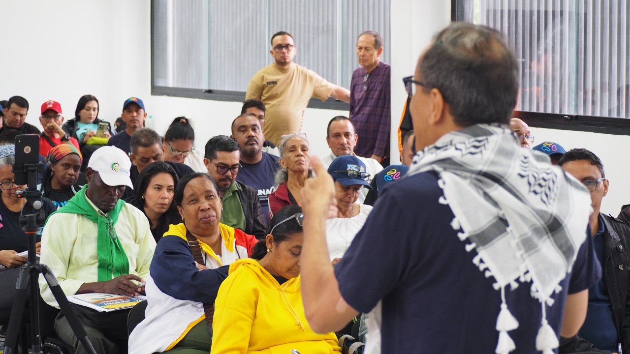 Universidad Nacional de las Comunas celebra encuentro de adecuación curricular