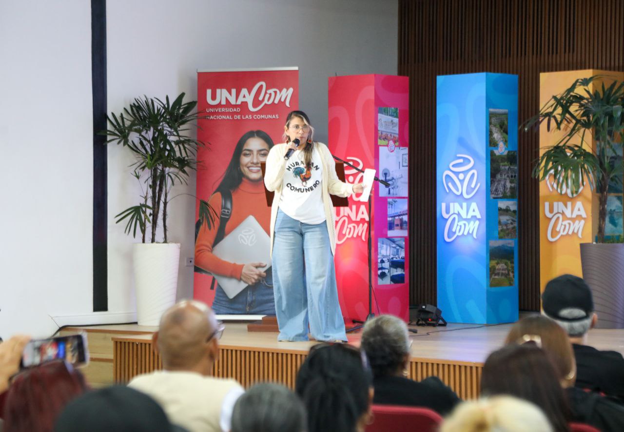 Vicerrectora Pacheco insta desde la Unacom a fortalecer la unidad popular en la Comuna