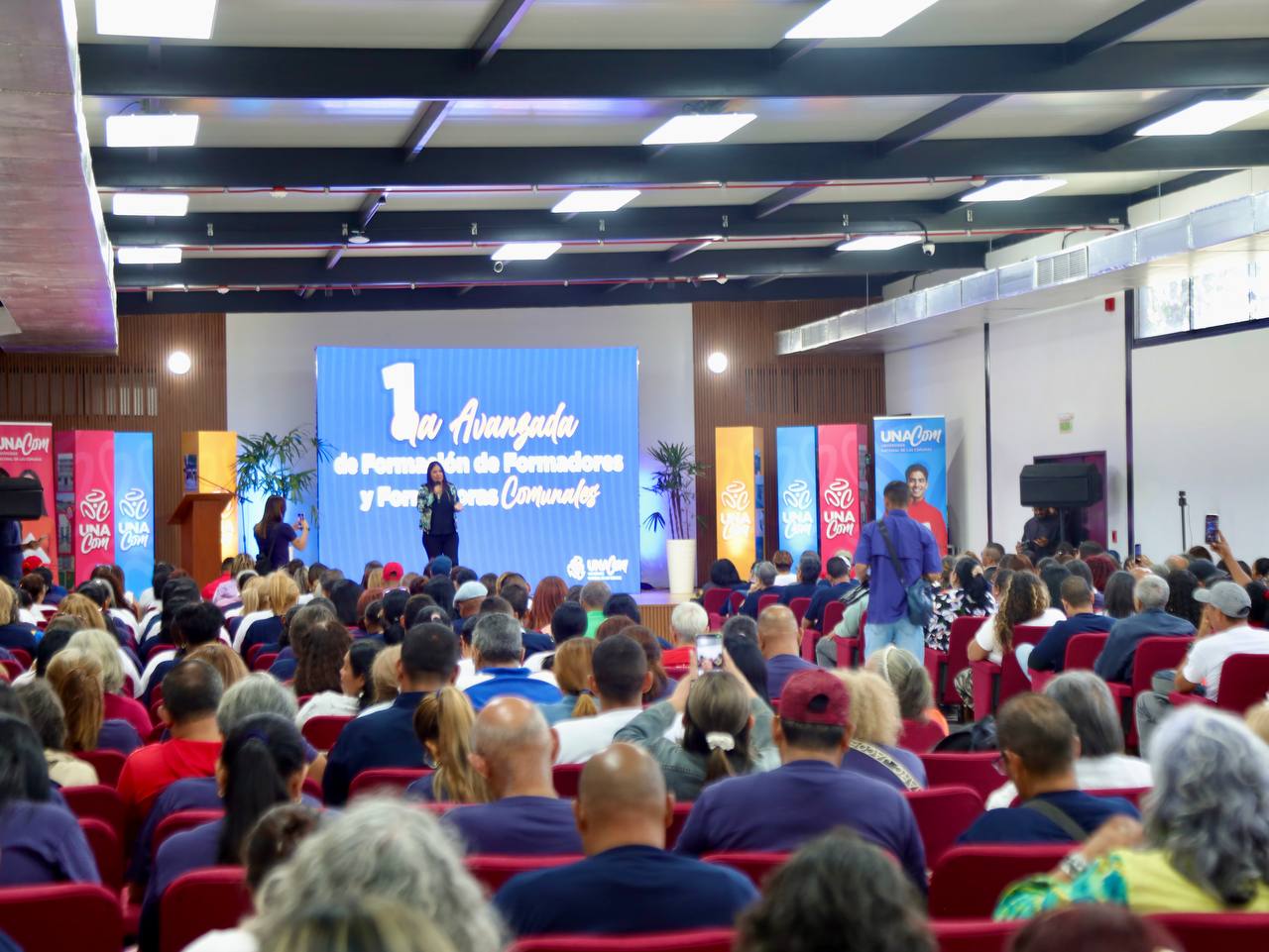 400 profesores conforman 1era Avanzada de Formación de Formadores comunales de la Unacom