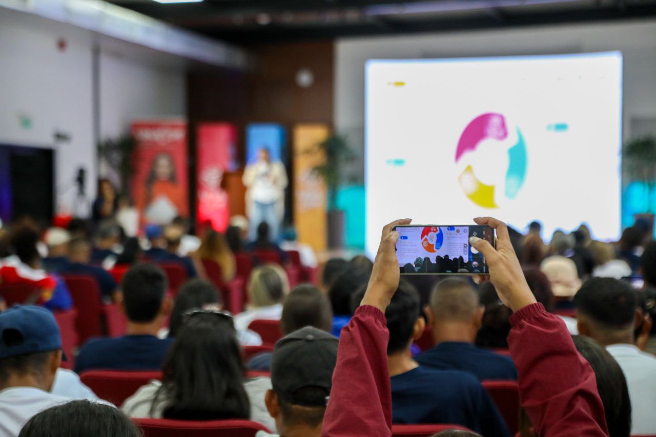 Unacom inicia primer Diplomado Sistema de Gobierno Popular: Ruta para la conformación de la Comuna