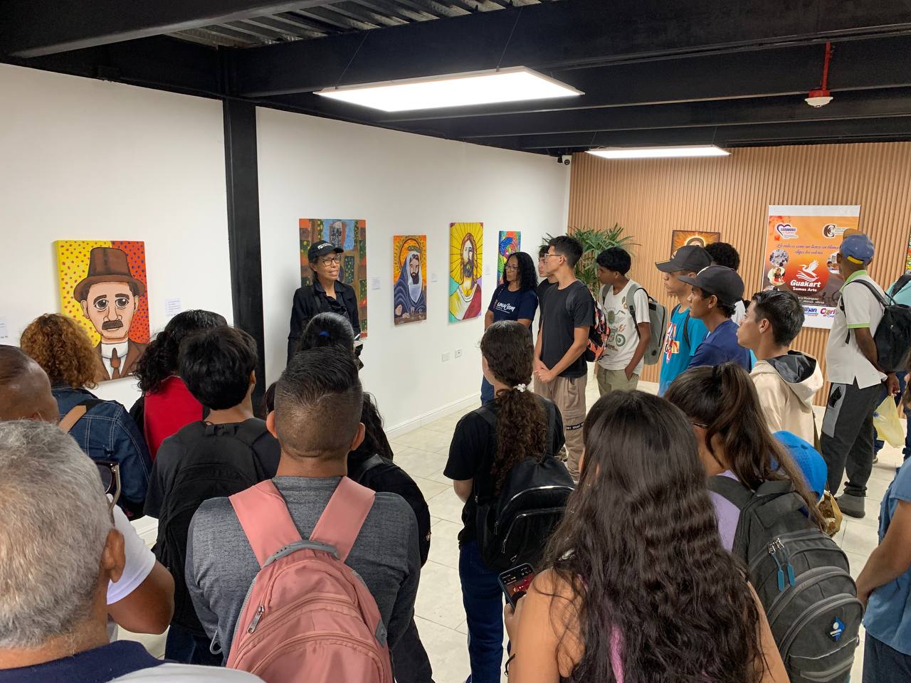 Unacom celebra Día del Estudiante Universitario con arte y deportes